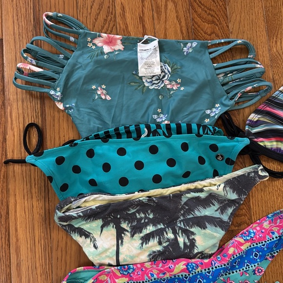 Surf 🏄♀️ brand swim bikinis Iot - Picture 2 of 5